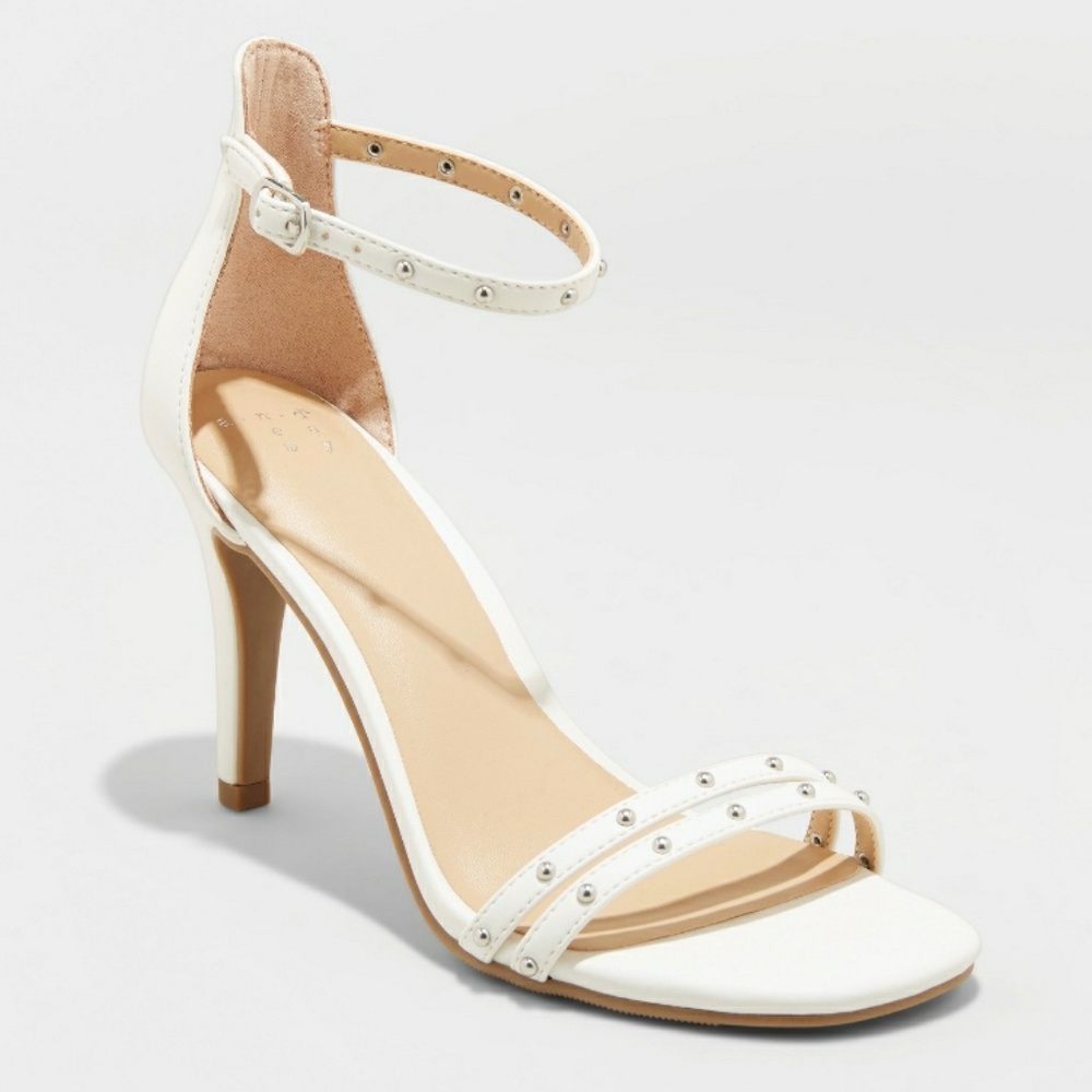 👠 A NEW DAY - STUDDED HEELS IN WHITE